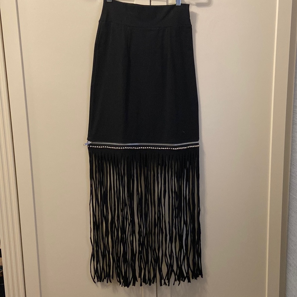 NWT skirt w removable fringe. Canadian designer